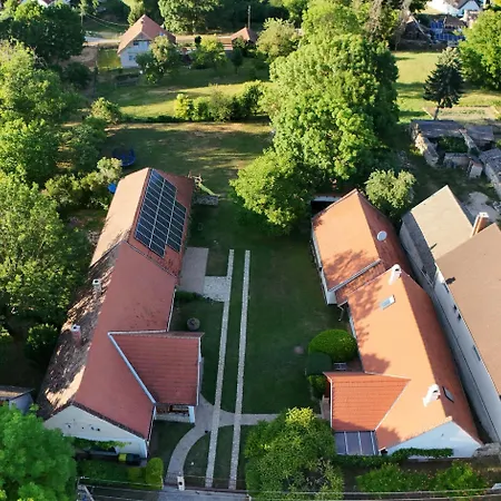 Falusi Vendeghaz, Rural *